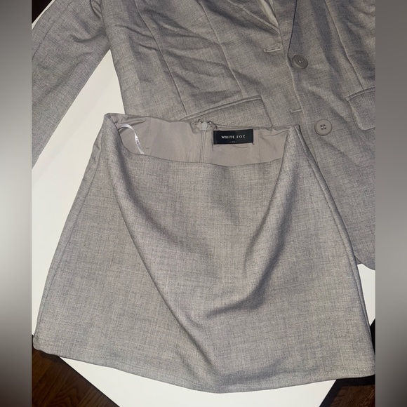 White Fox Boutique Socialite Blazer & Socialite Mini Skirt Pebble Size XS NWT 🩶✨ - Picture 4 of 5